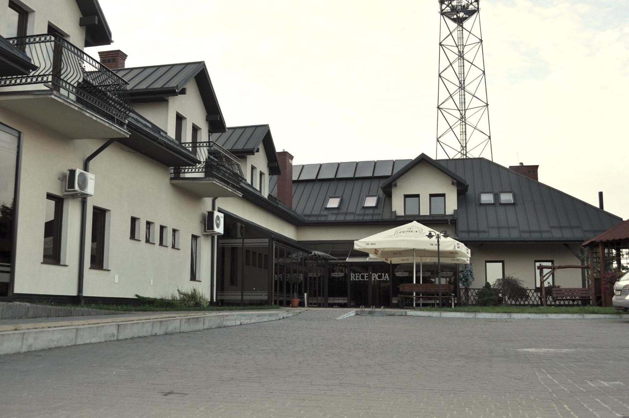 Hotel Platinum Хрубешув Экстерьер фото