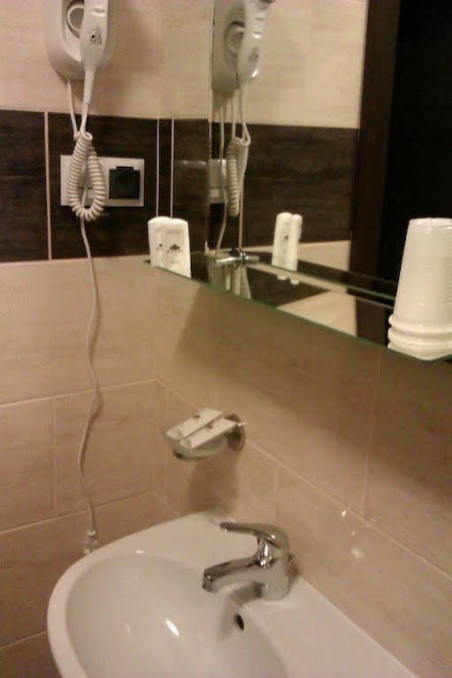 Hotel Platinum Хрубешув Экстерьер фото