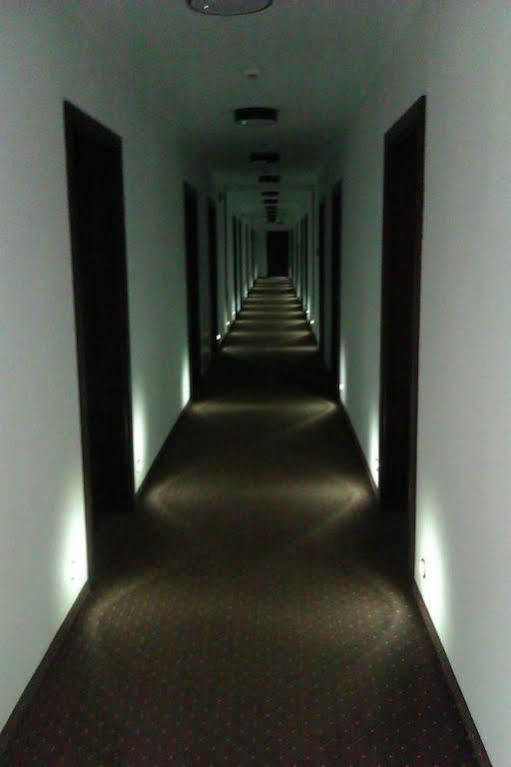 Hotel Platinum Хрубешув Экстерьер фото