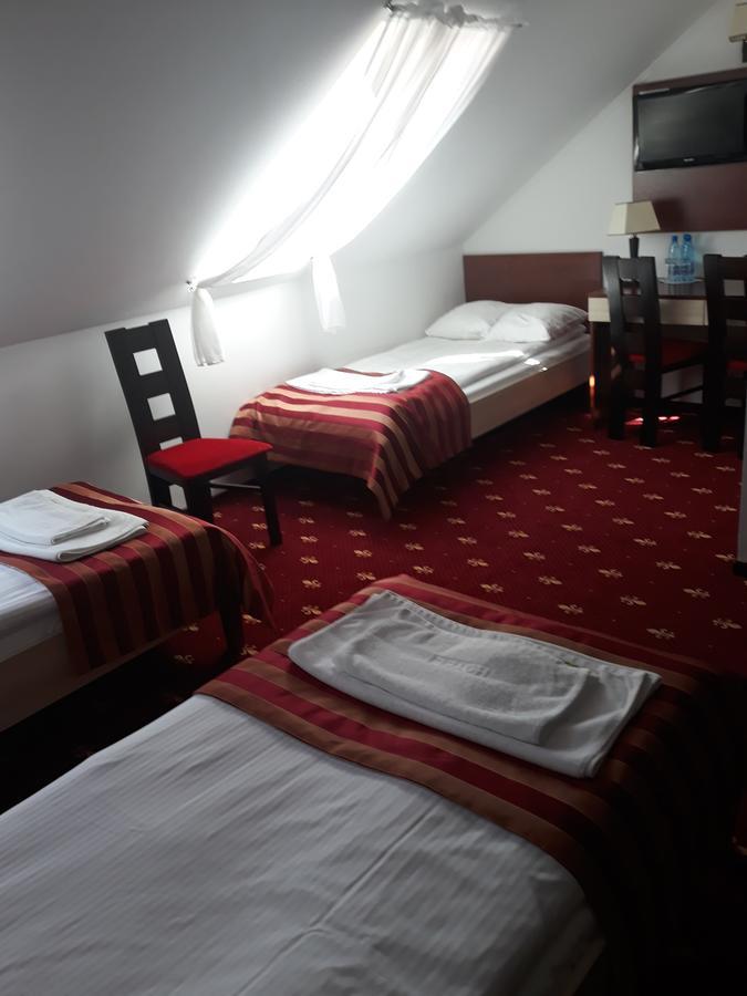 Hotel Platinum Хрубешув Экстерьер фото