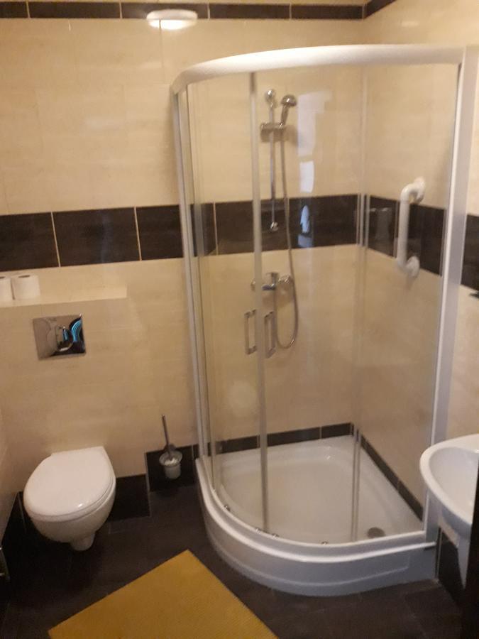 Hotel Platinum Хрубешув Экстерьер фото