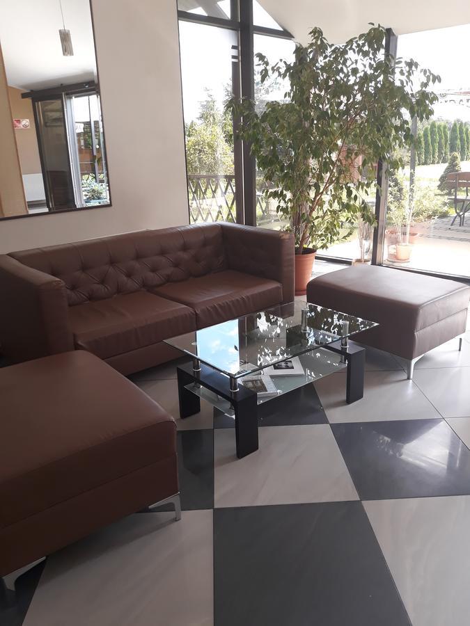 Hotel Platinum Хрубешув Экстерьер фото
