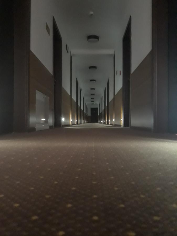 Hotel Platinum Хрубешув Экстерьер фото