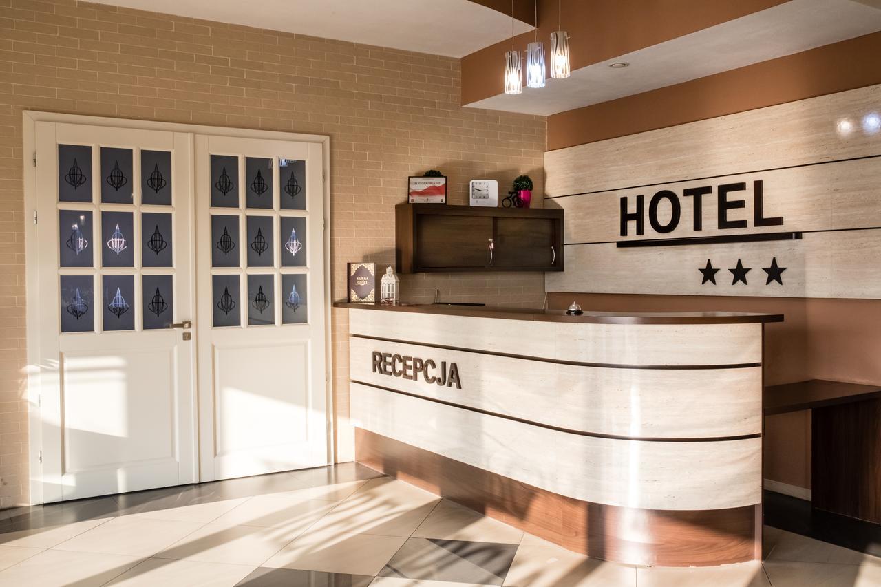 Hotel Platinum Хрубешув Экстерьер фото