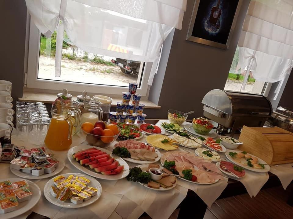 Hotel Platinum Хрубешув Экстерьер фото
