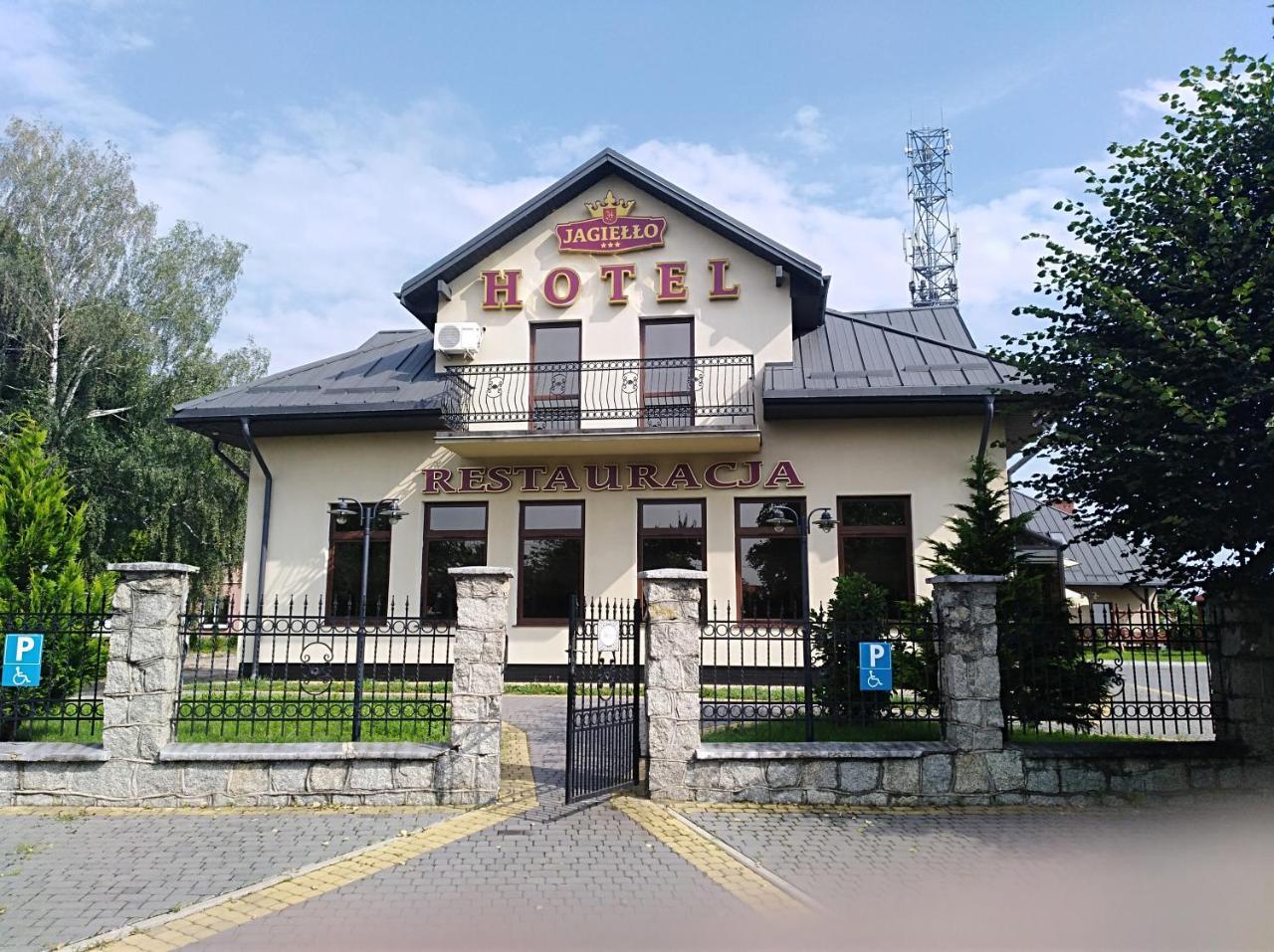 Hotel Platinum Хрубешув Экстерьер фото