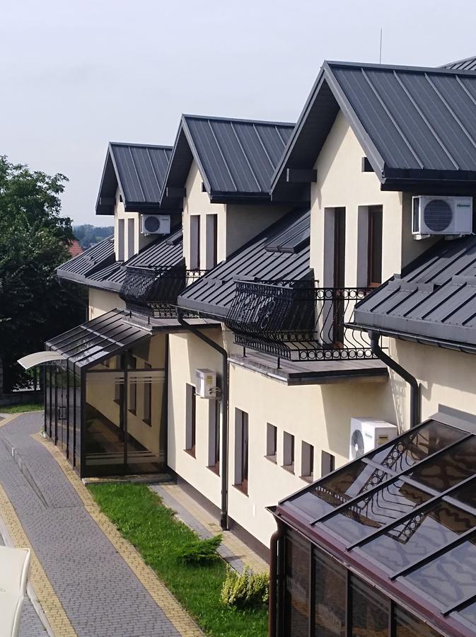Hotel Platinum Хрубешув Экстерьер фото