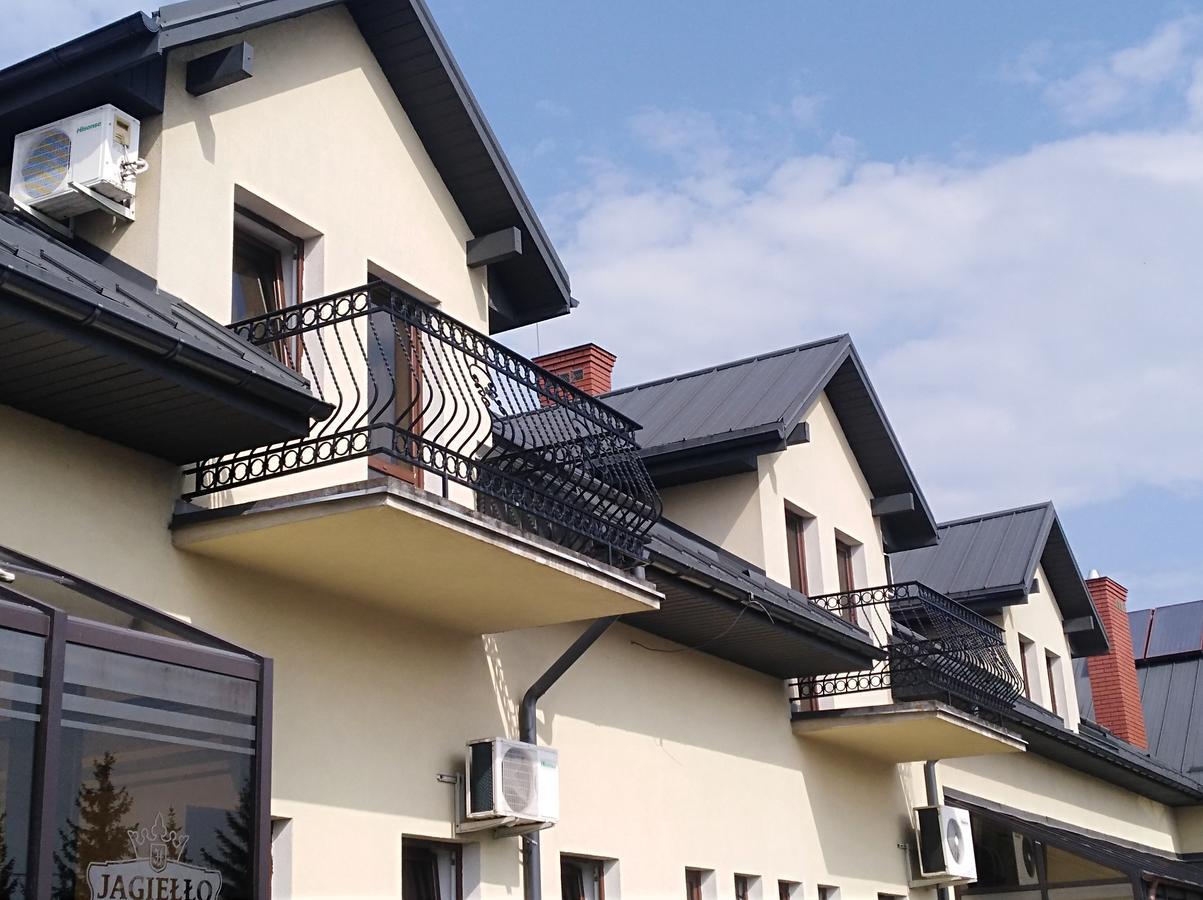 Hotel Platinum Хрубешув Экстерьер фото